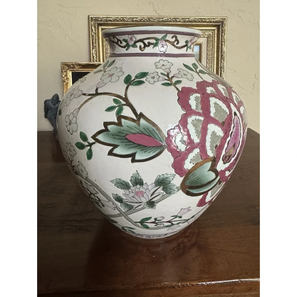 Vintage‎ Porcelain Vase Hand Painted Floral Gold Gilt Chinoiserie Decor 11